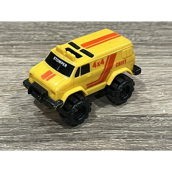Vintage 1986 SCHAPER Stomper Yellow Chevrolet Chevy Van 4x4 McDonalds - Picture 2 of 9